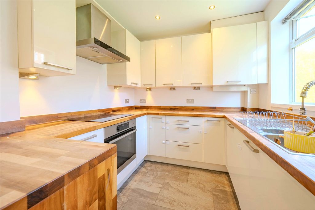 Property photo 3 of 16 Dining Kirchen