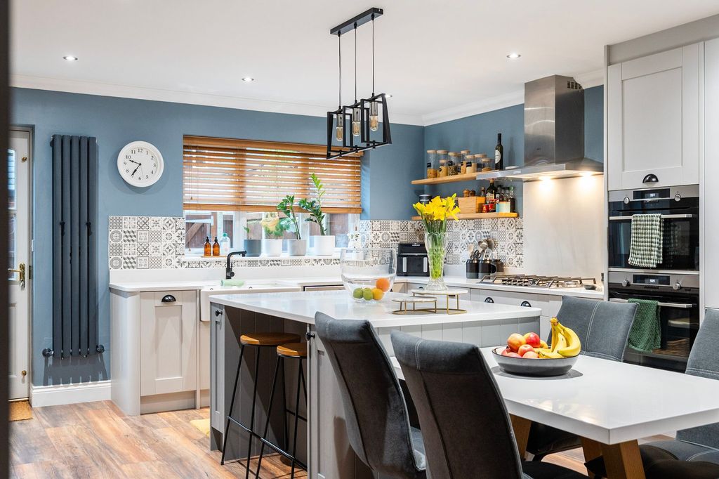 Property photo 3 of 17