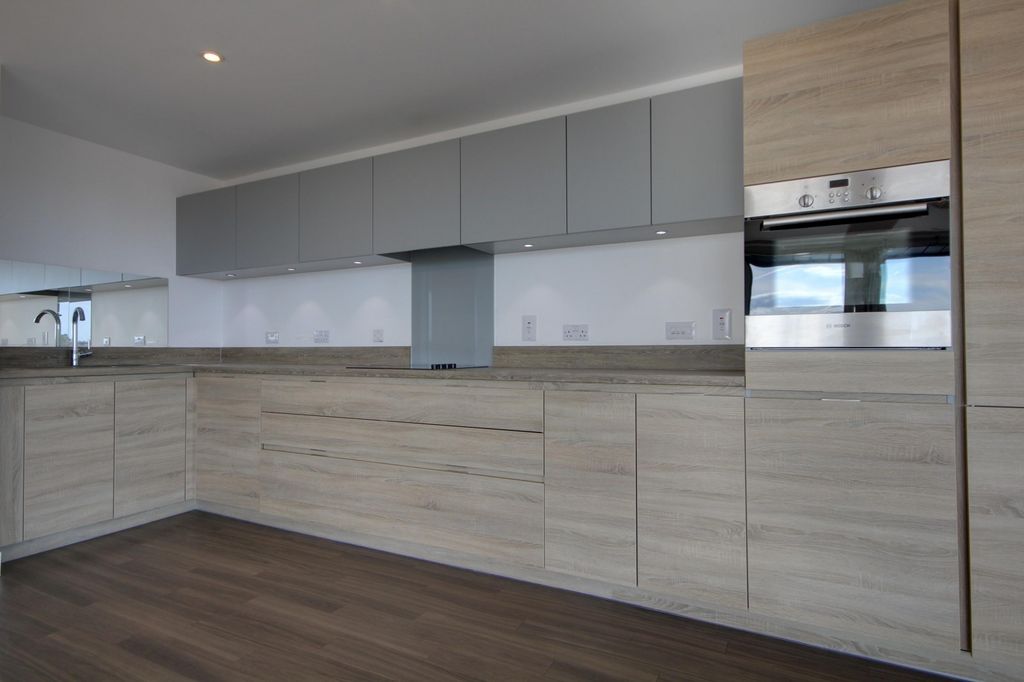Property photo 2 of 10 Kitchen