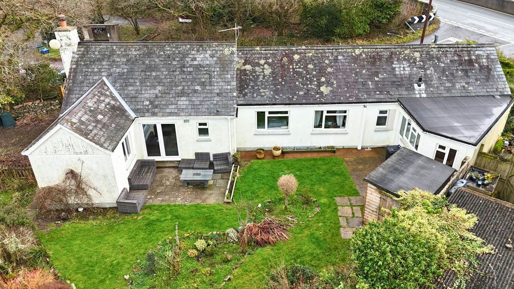 Property photo 1 of 15 External