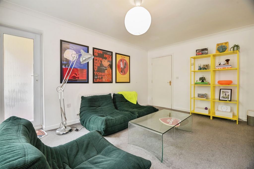 Property photo 3 of 13