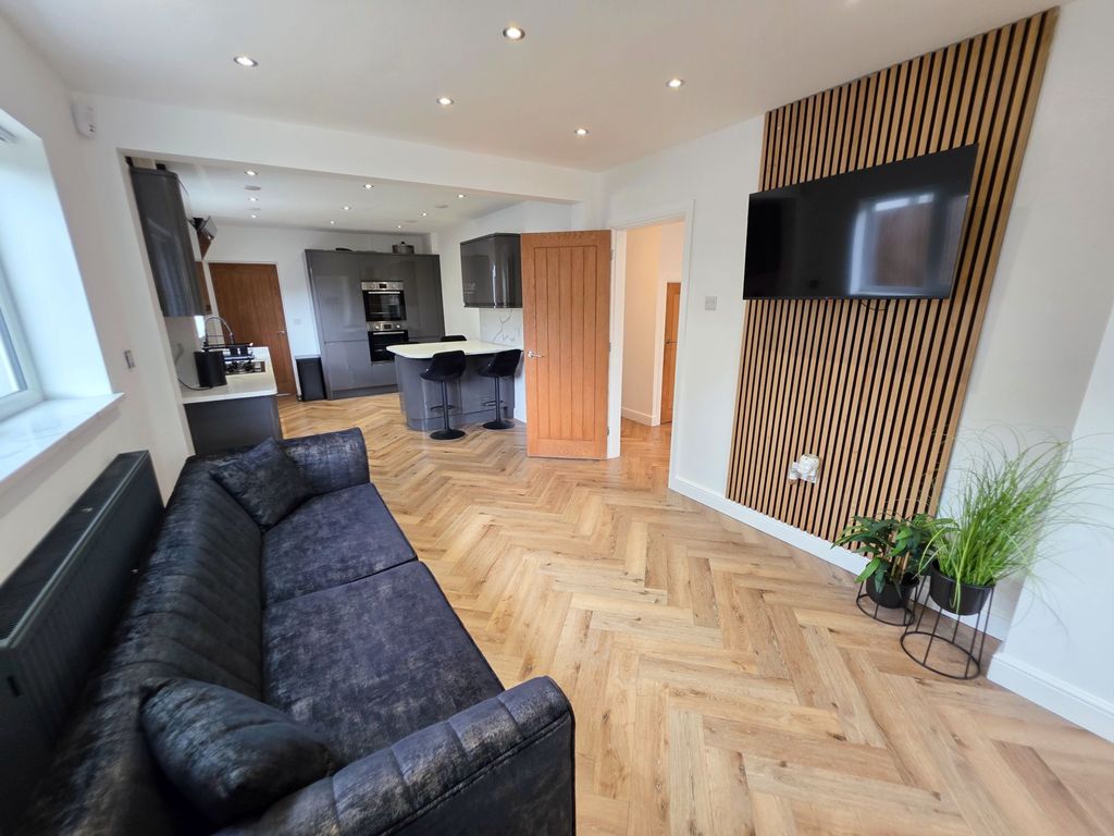 Property photo 2 of 34