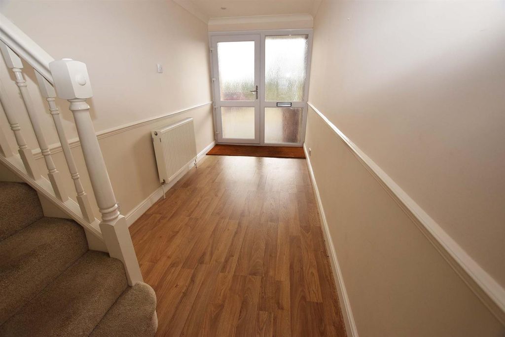 Property photo 2 of 11 Entrance Hall ( Archive0