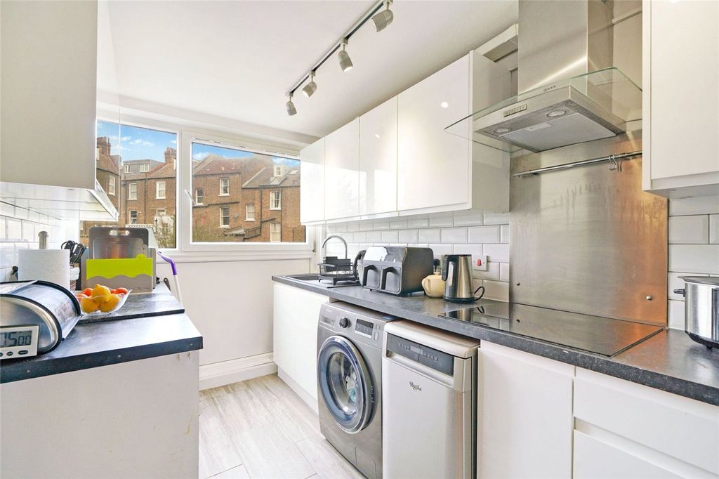 Property photo 2 of 15 Picture No. 17