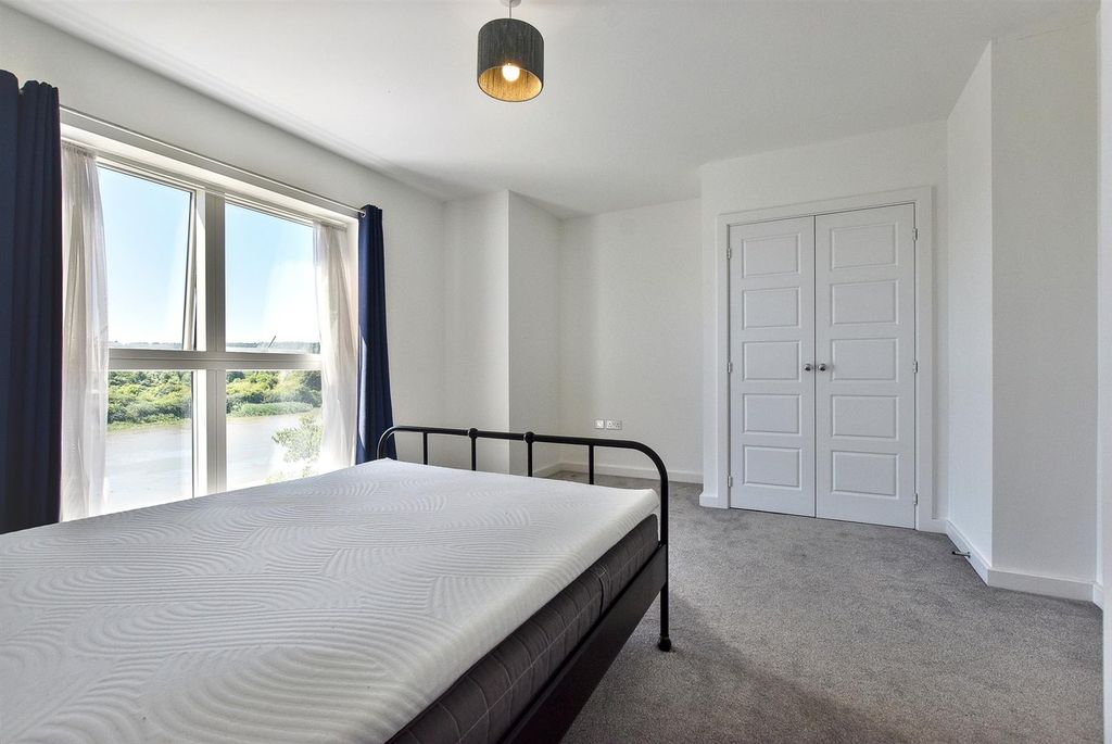 Property photo 3 of 10 Bedroom..Jpg