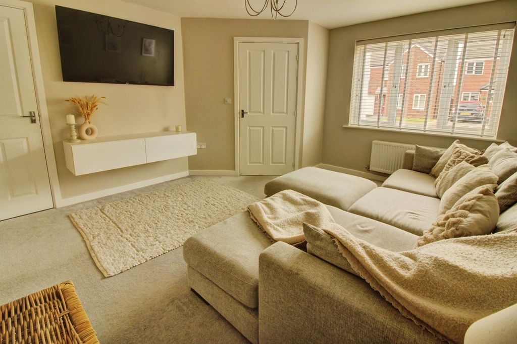 Property photo 2 of 14 Living Room