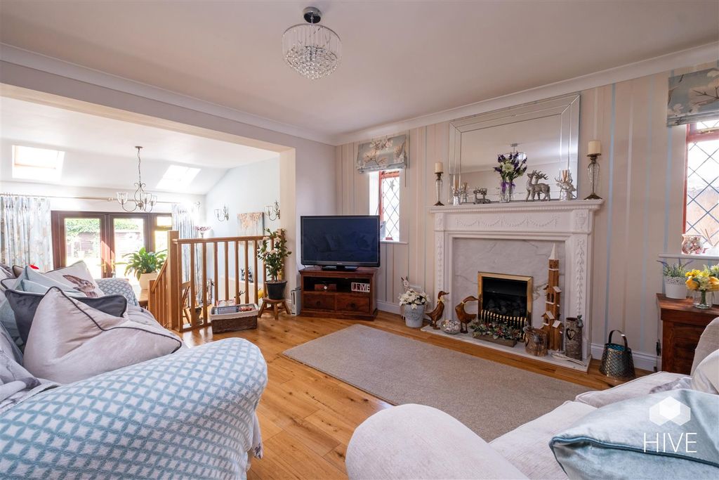 Property photo 2 of 33