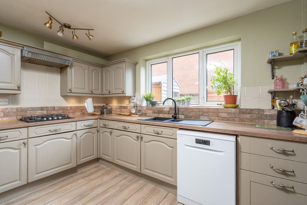 Property photo 1 of 24