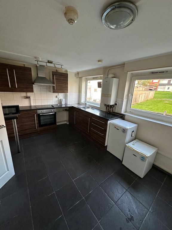 Property photo 1 of 8 Kitchen