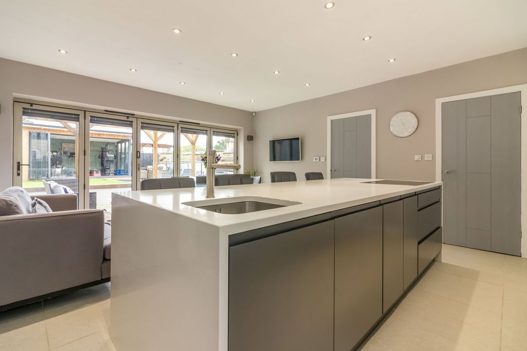 Property photo 2 of 33 Living Kitchen