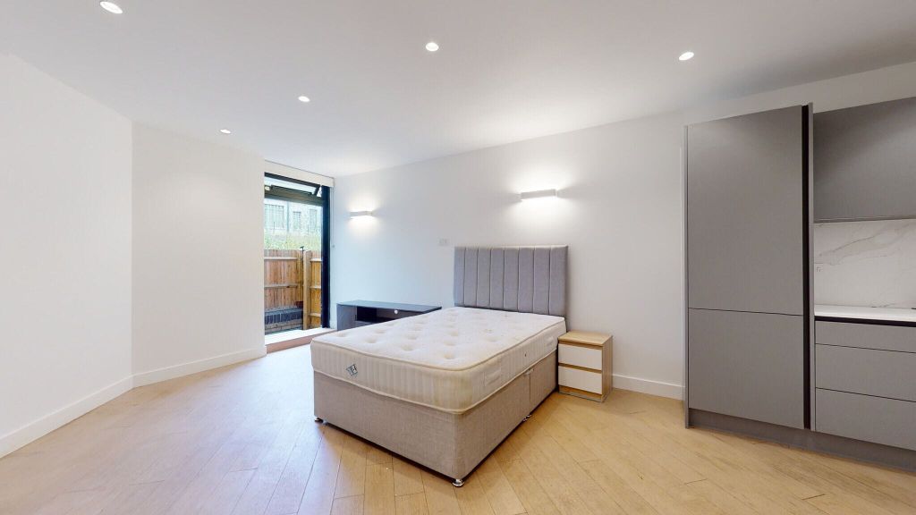 Property photo 1 of 11 Bedroom