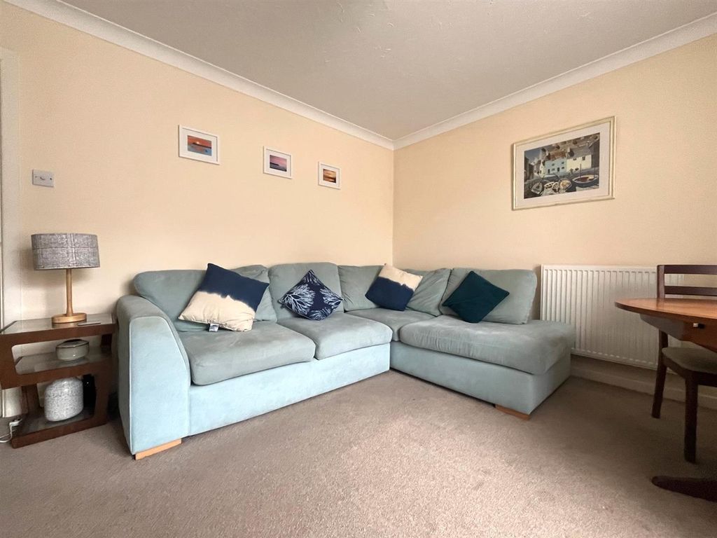 Property photo 3 of 16 4250 Lounge Best.Jpg