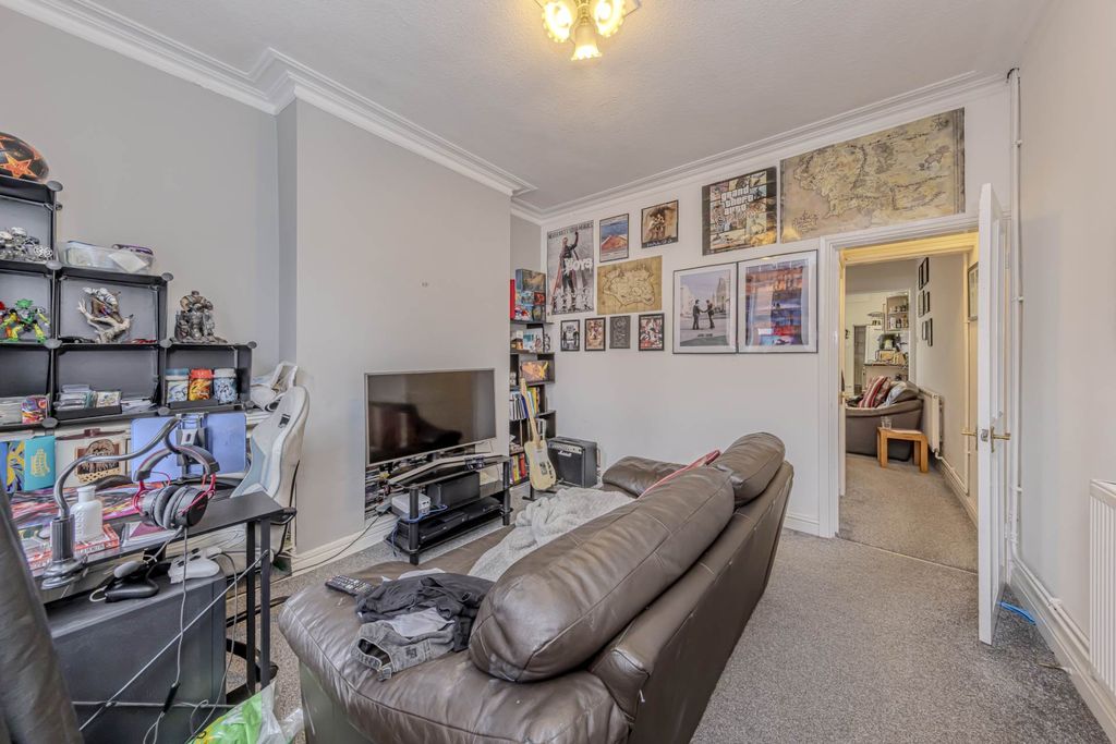 Property photo 3 of 18