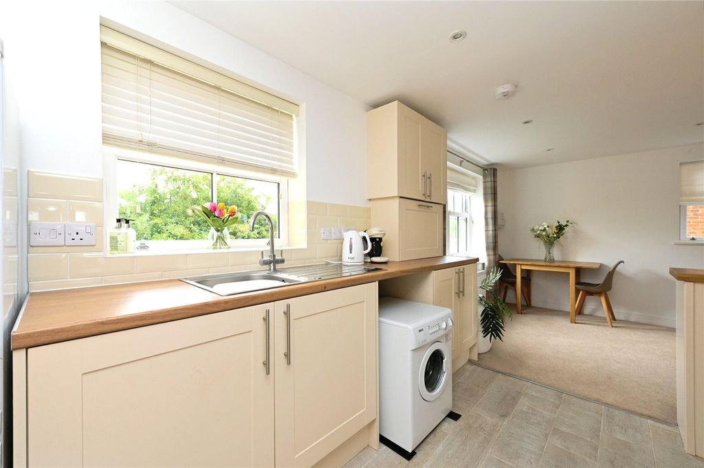 Property photo 2 of 17 Picture No. 26