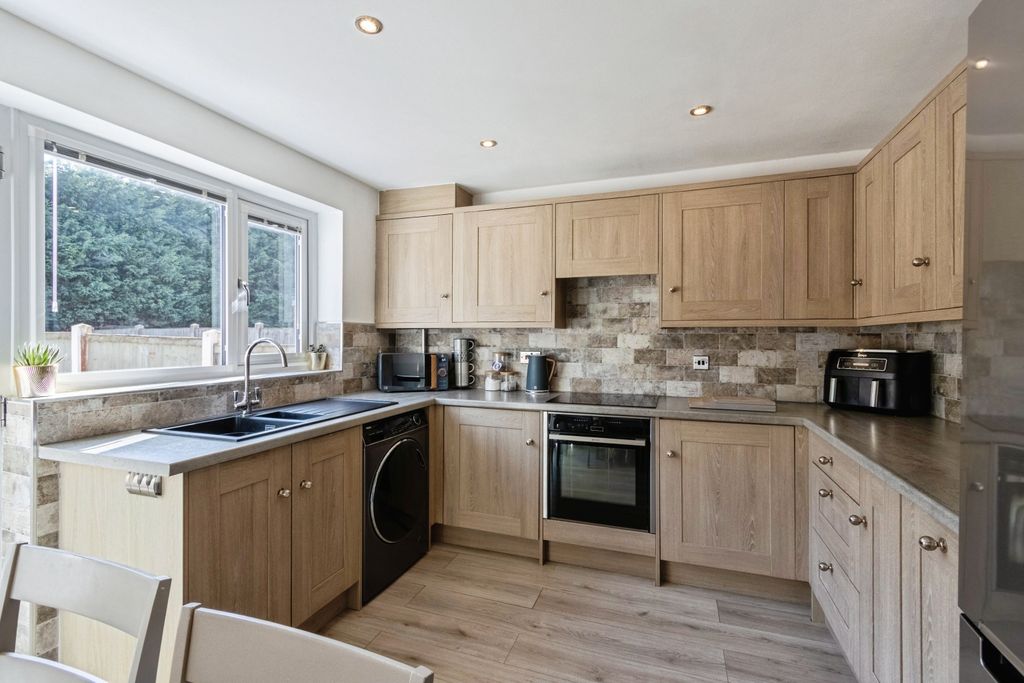 Property photo 2 of 15 Kitchen/Dining Room