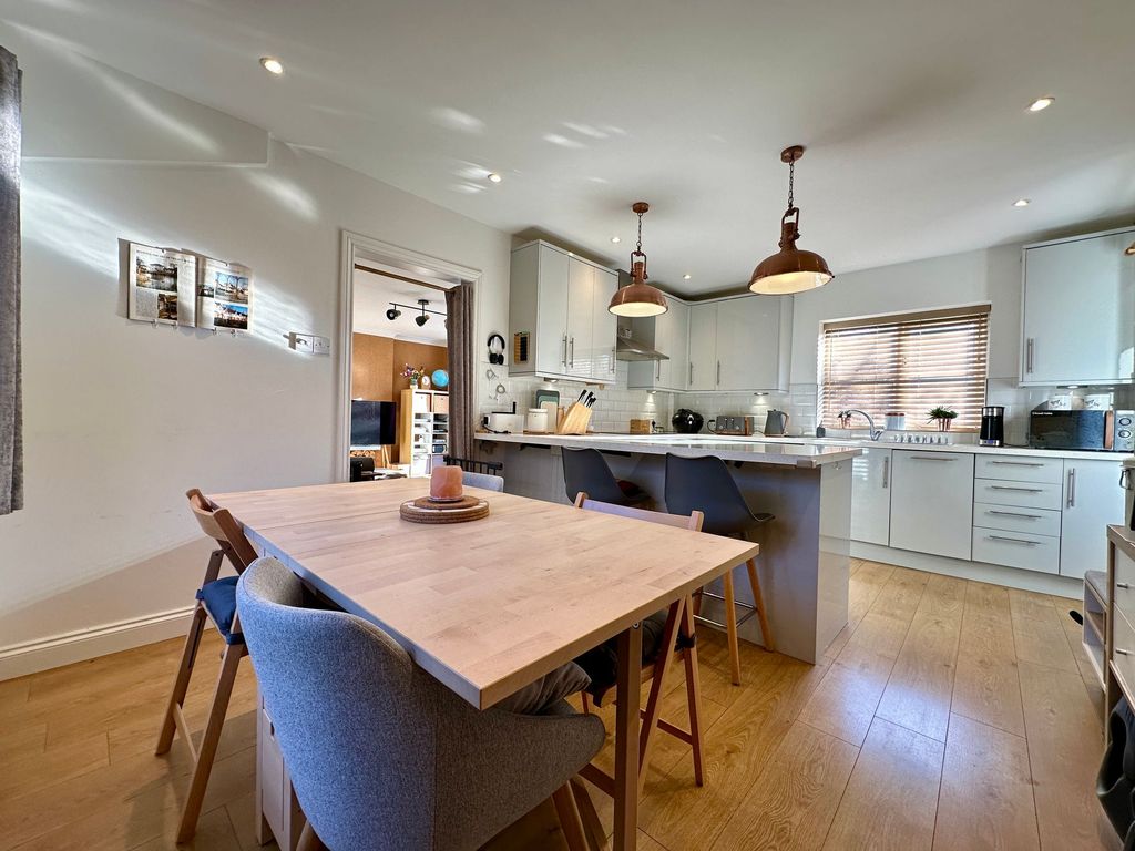 Property photo 1 of 15 Kitchen Diner