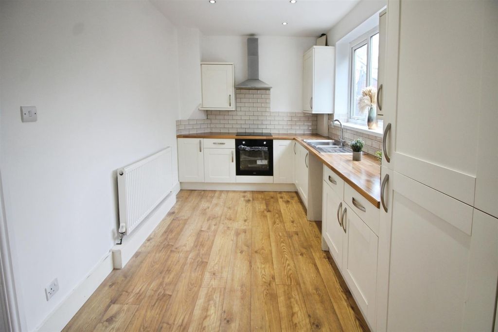 Property photo 2 of 12 Kitchen/Dining