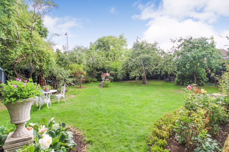 Property photo 3 of 18 Garden