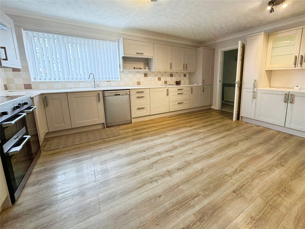 Property photo 3 of 23 Kitchen