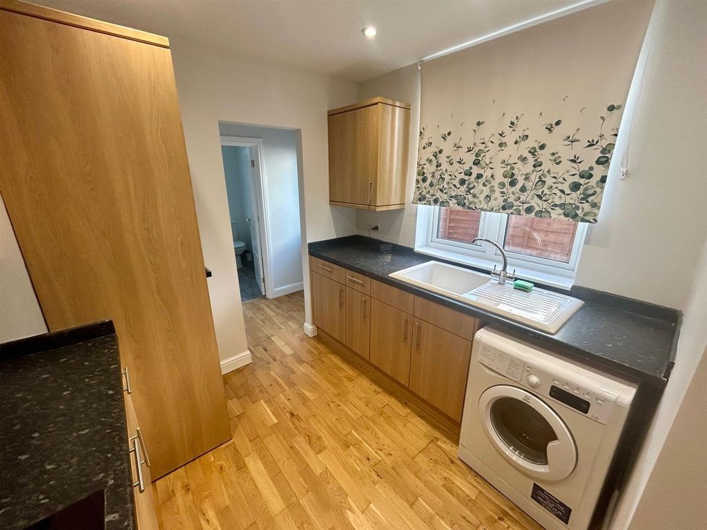 Property photo 2 of 8 Kitchen 2.Jpg