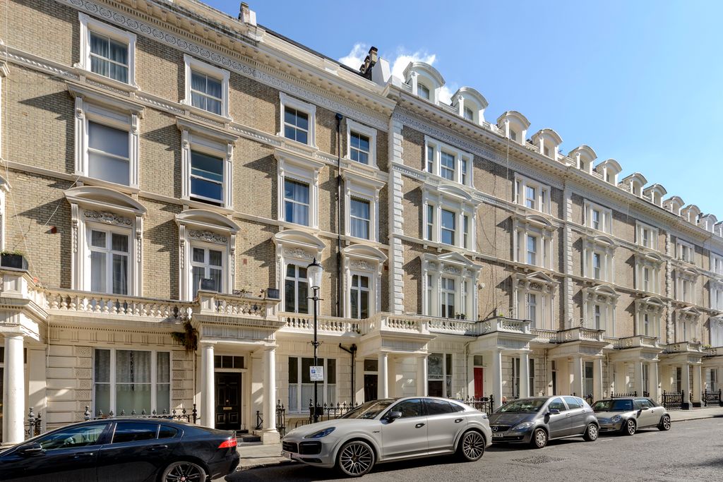 Property photo 3 of 11 3@33 Clanricarde Gdns-9865.Jpg