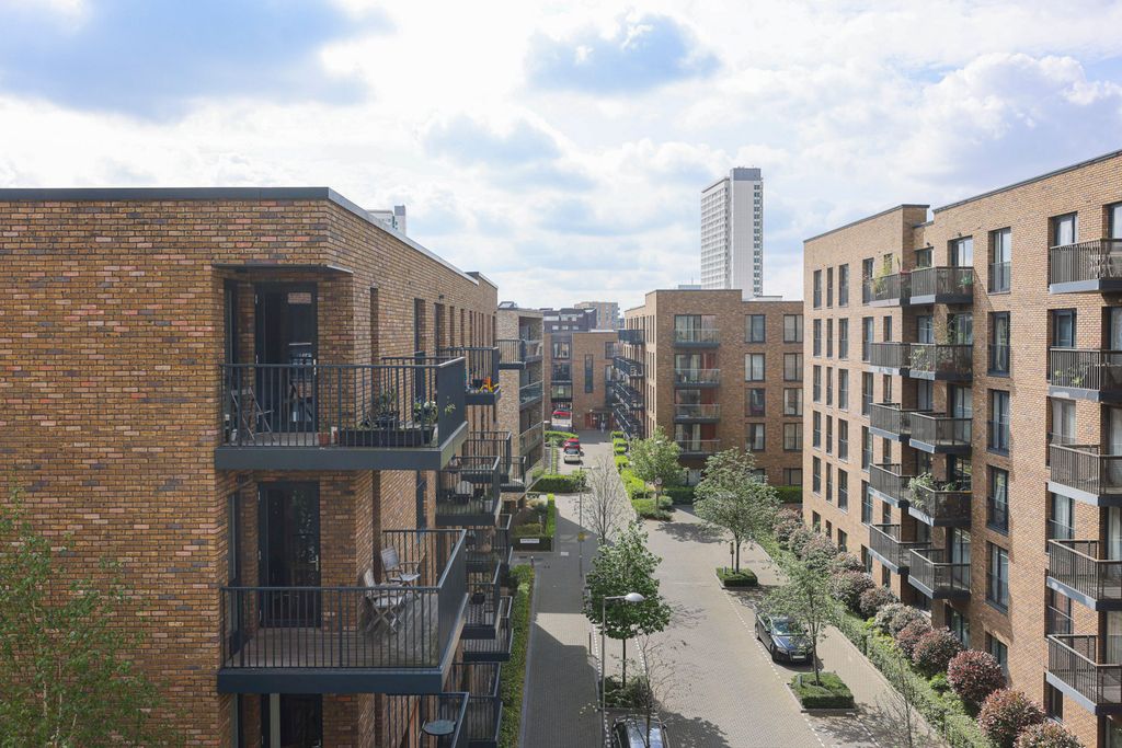 Property photo 2 of 27 Picture No. 63