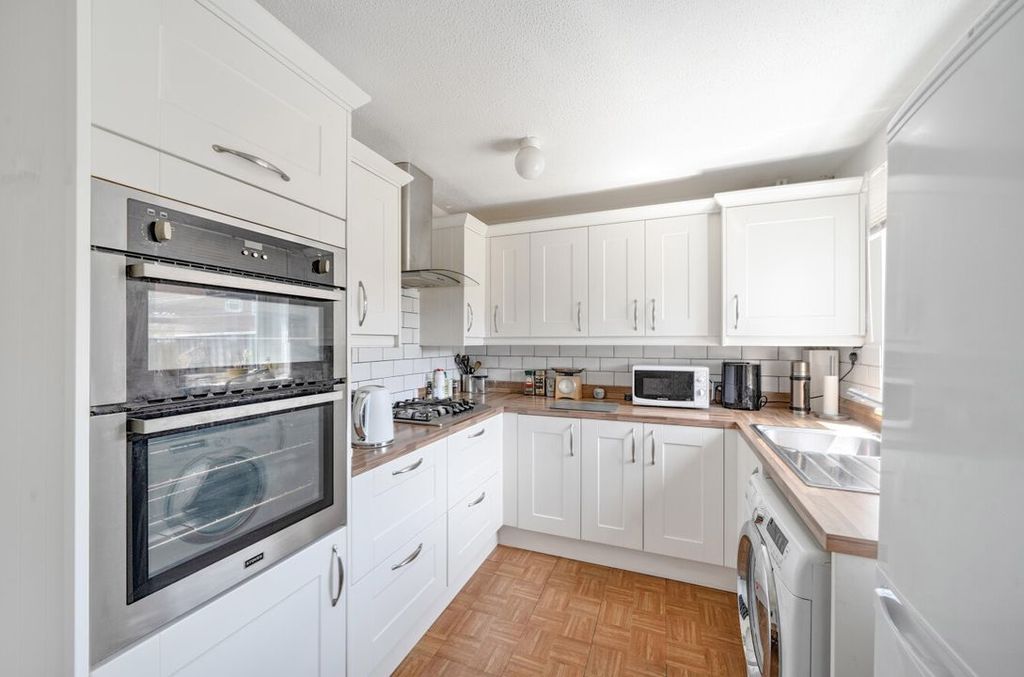 Property photo 3 of 20 131550414685Ea74855079