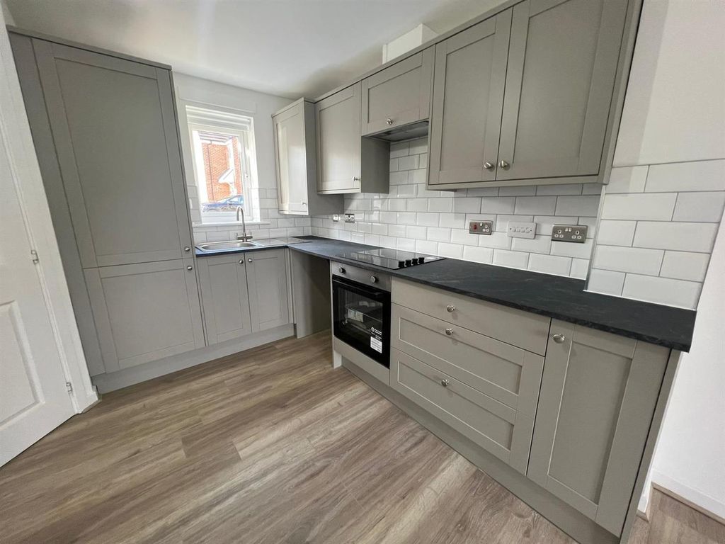 Property photo 2 of 11 Kitchen