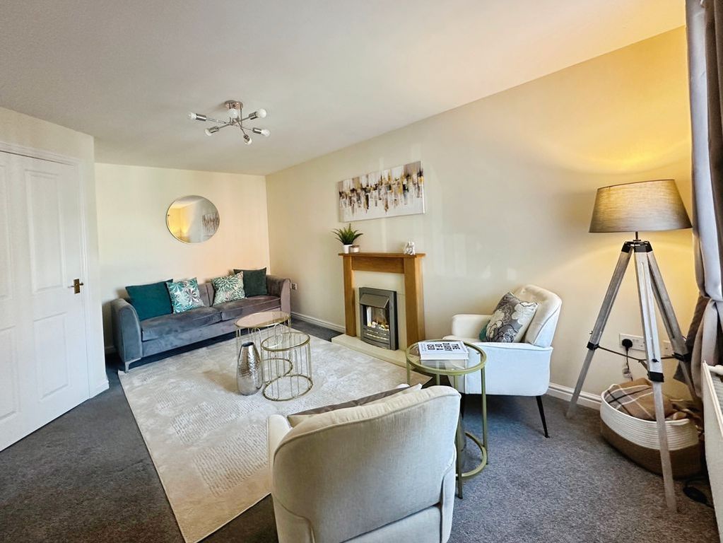 Property photo 2 of 25 Living Room