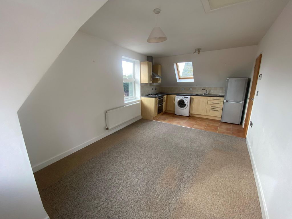 Property photo 3 of 8 Kitchen