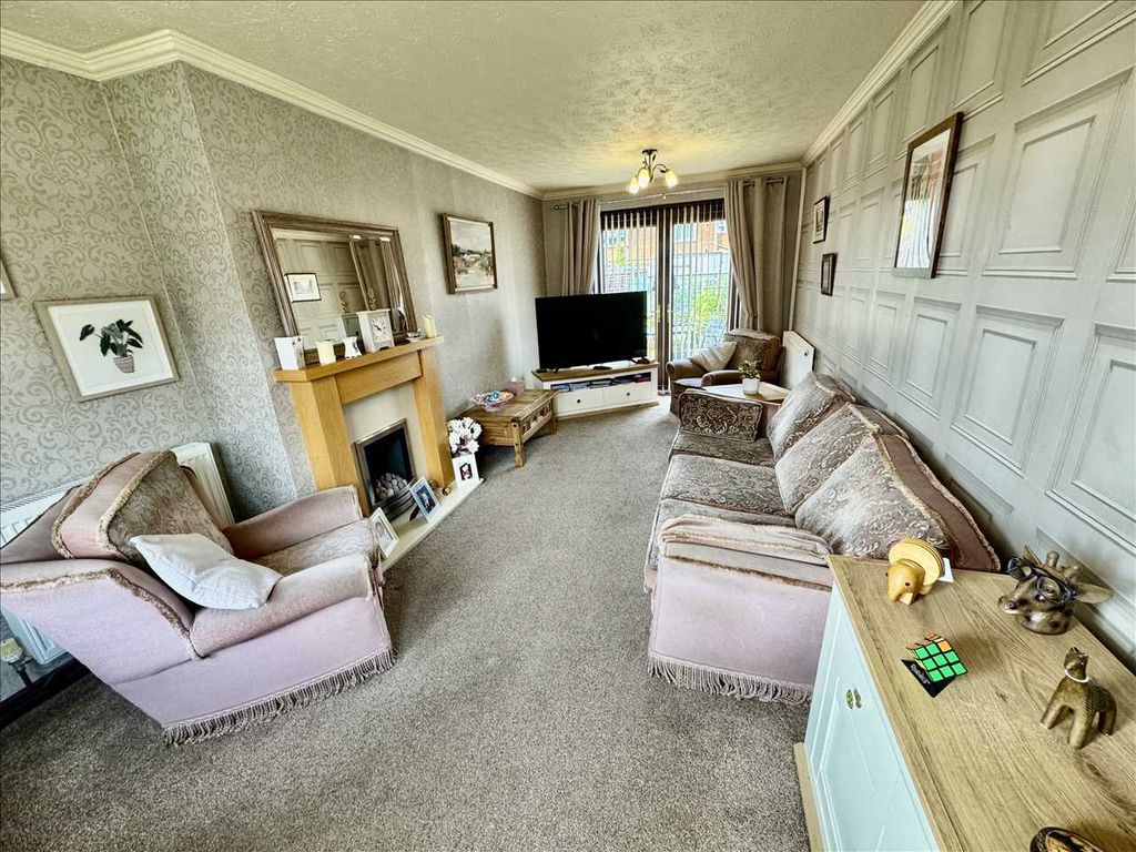 Property photo 2 of 10 Lounge