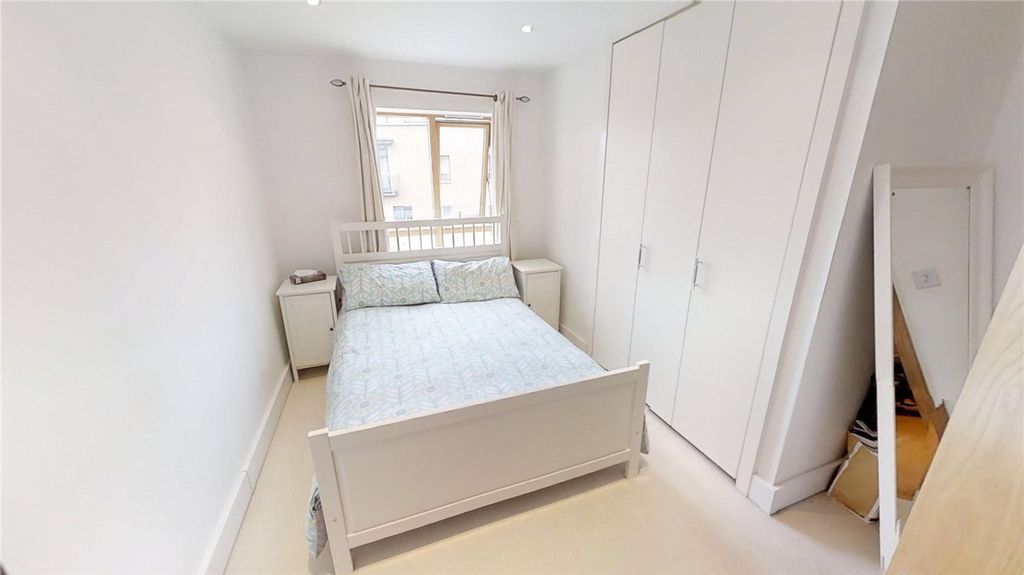 Property photo 3 of 24