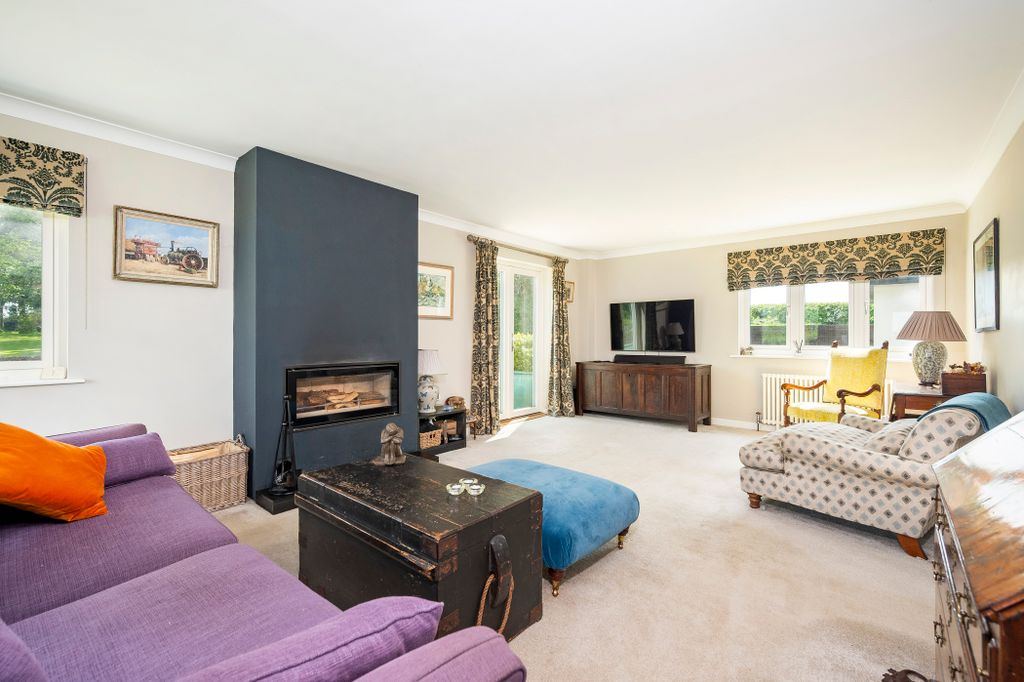 Property photo 2 of 32