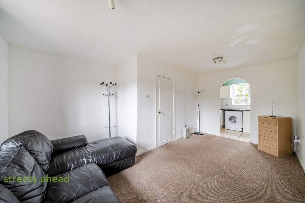 Property photo 2 of 18 7B480B42-249d-427...