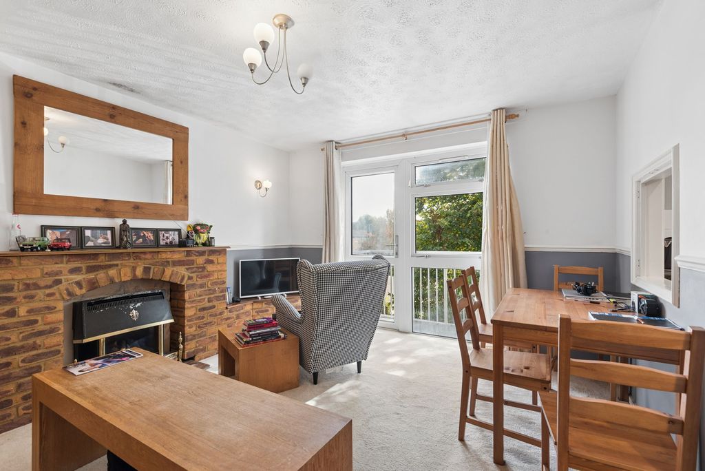 Property photo 2 of 19