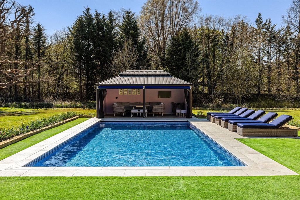 Property photo 3 of 24 Picture 3