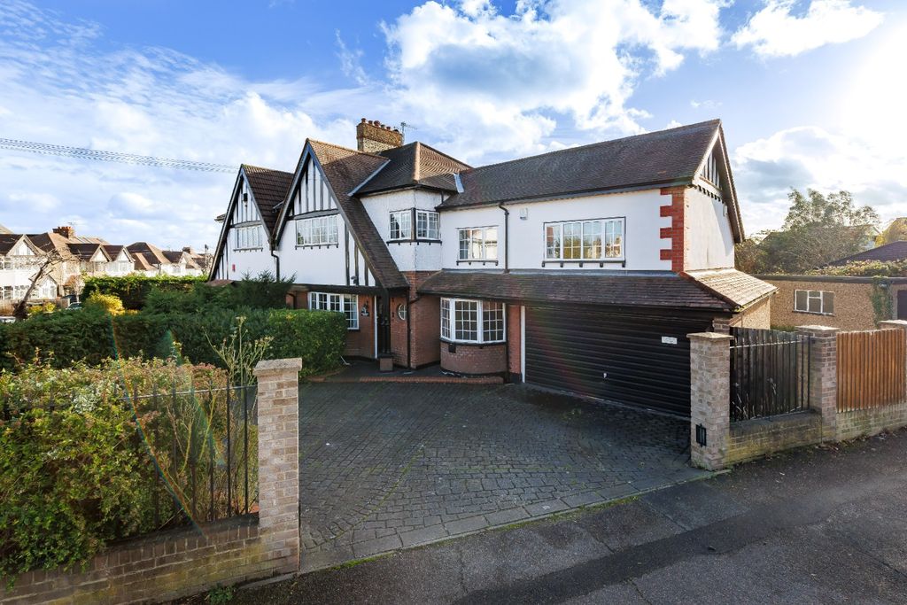 Property photo 3 of 32 3787054