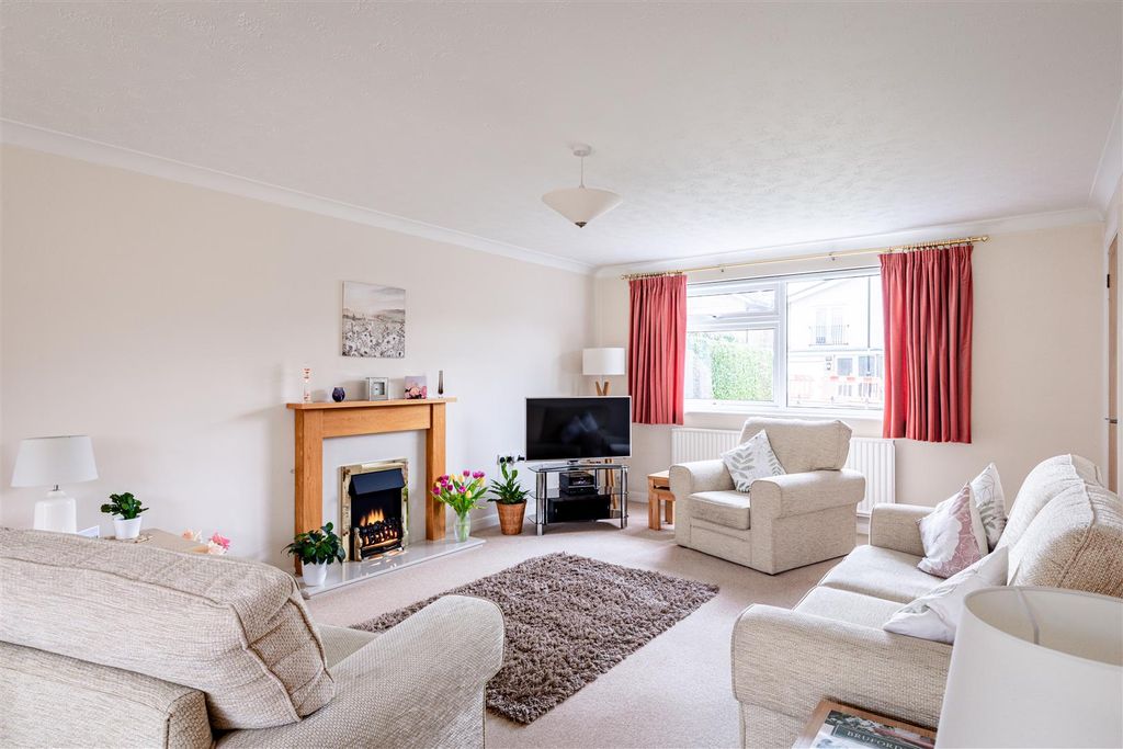 Property photo 3 of 19 Welbeck Close-21.Jpg