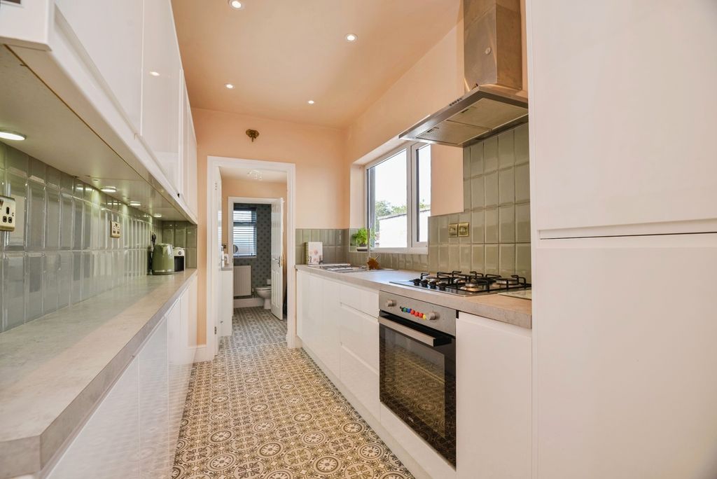 Property photo 3 of 16 Pbox-Img.Jpg