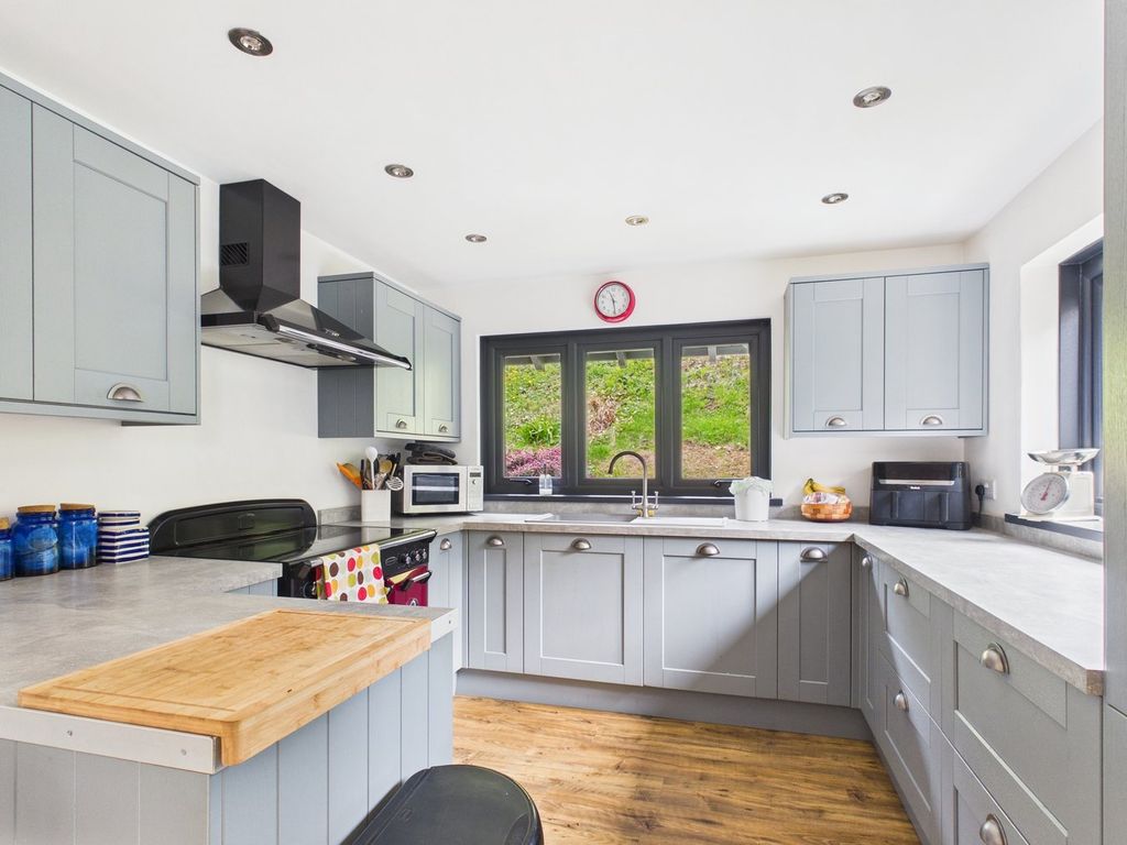 Property photo 3 of 25