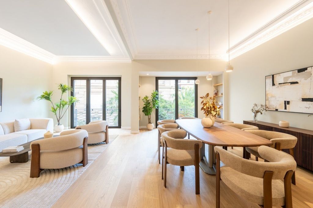 Property photo 1 of 45 Impressive Newly Refurbished Apartment In A Stately Building In Uptown Barcelona