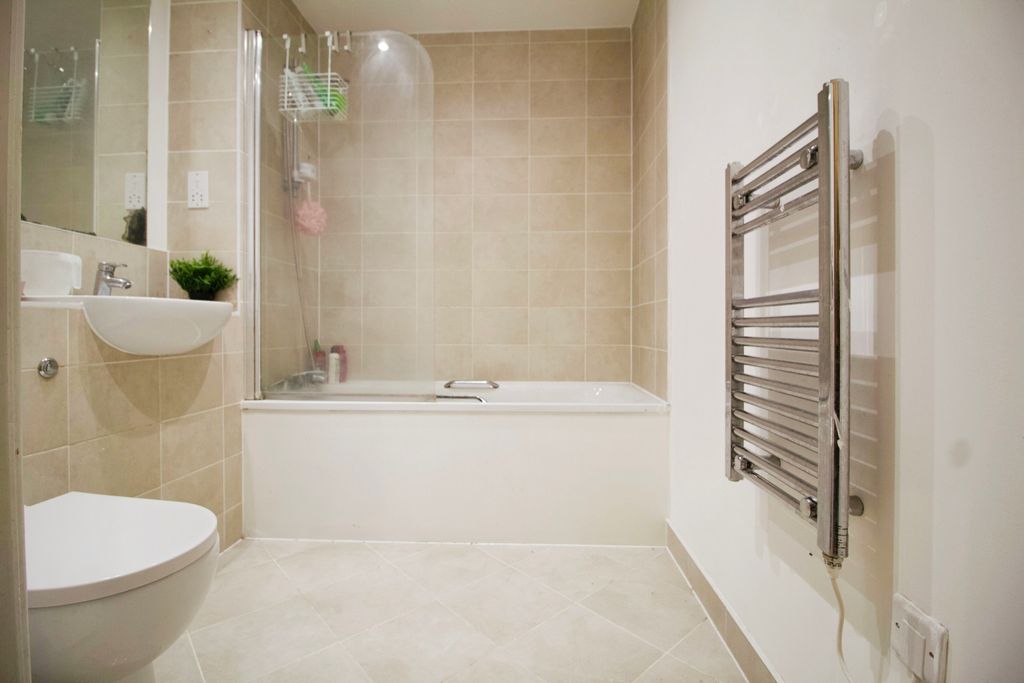 Property photo 2 of 8 Bathroom