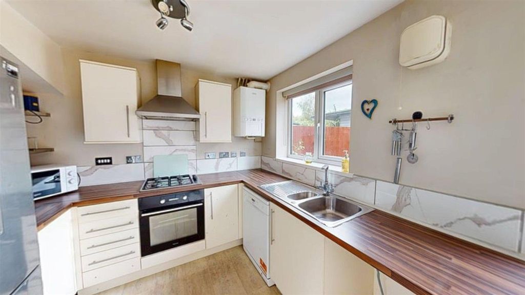 Property photo 2 of 14 Kitchen