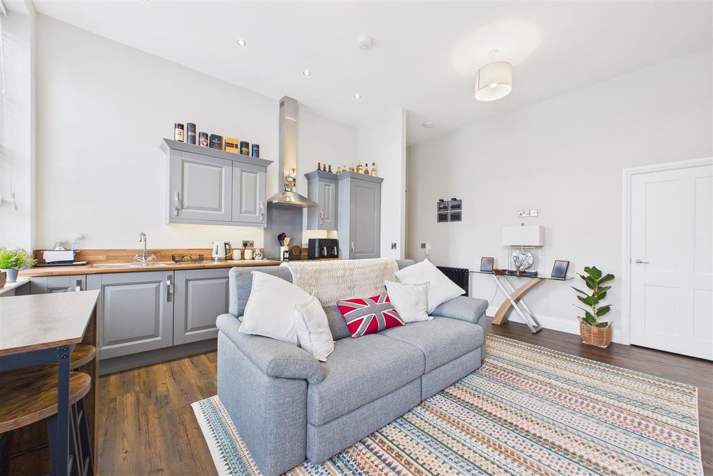 Property photo 2 of 9 Living Kitchen