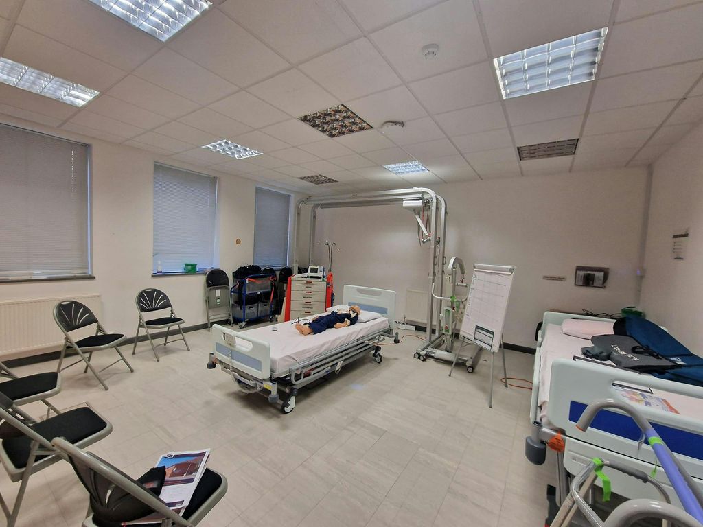 Property photo 3 of 7 20251127_101431.Jpg