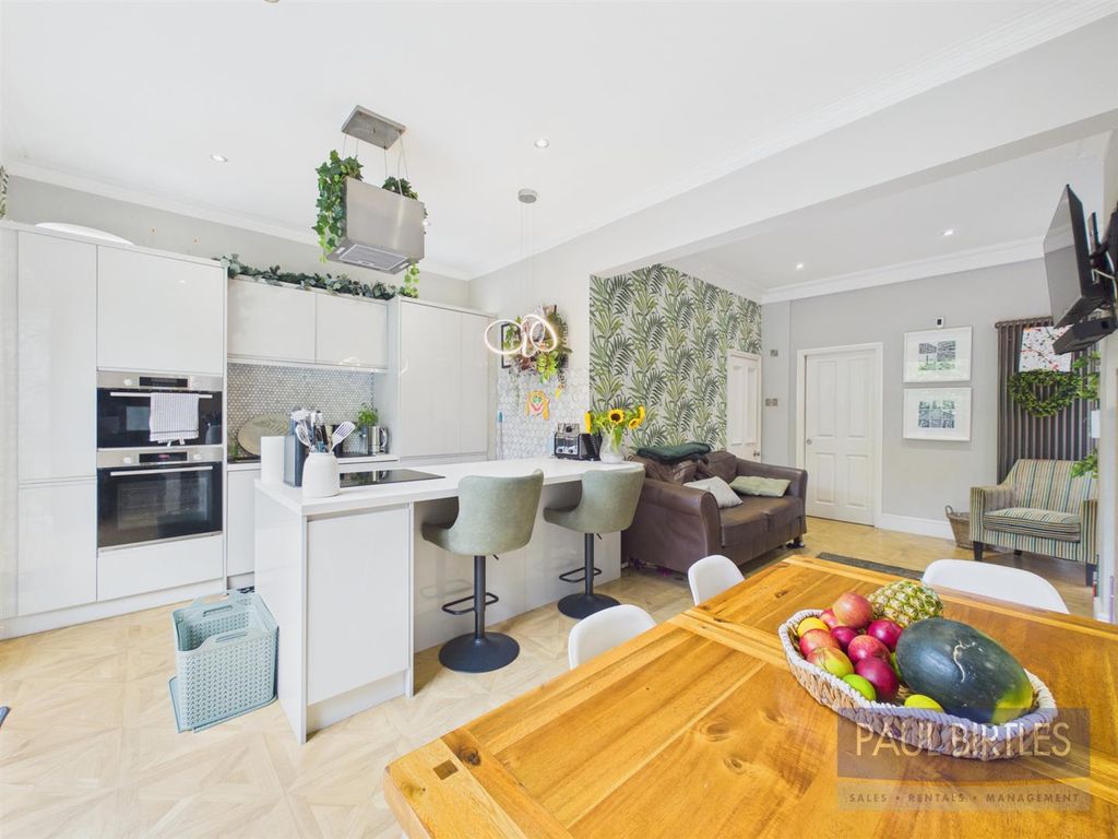 Property photo 2 of 34 Cam01301G0-Pr0788-Still028.Jpg