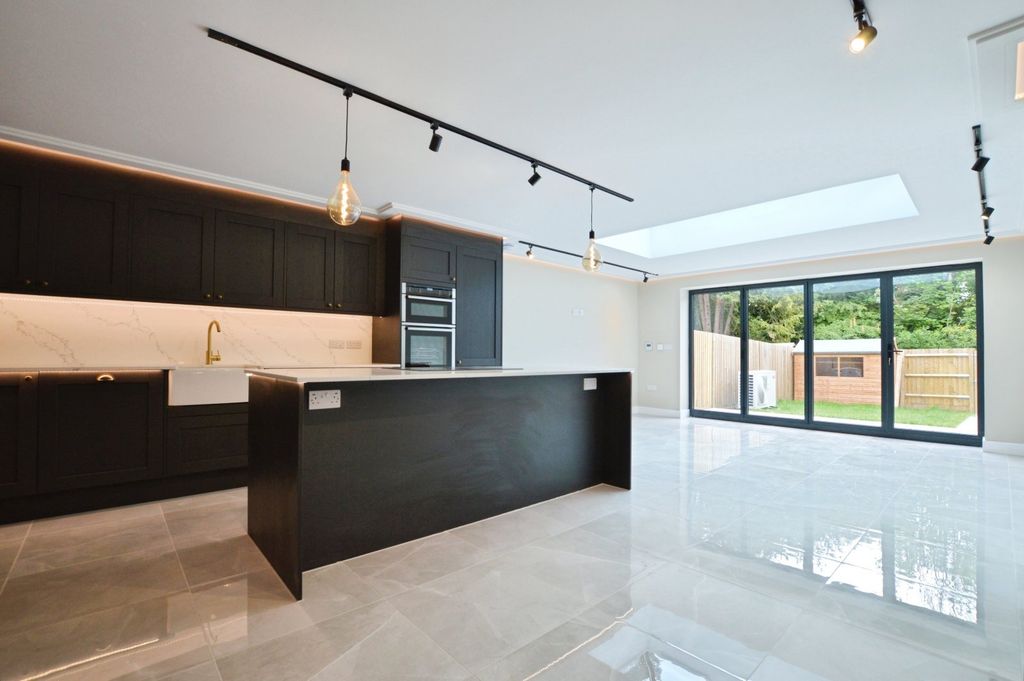 Property photo 3 of 18 Kitchen/Reception Rm