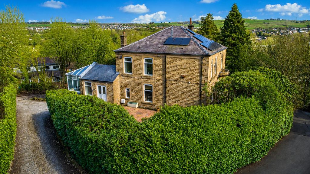 Property photo 2 of 37