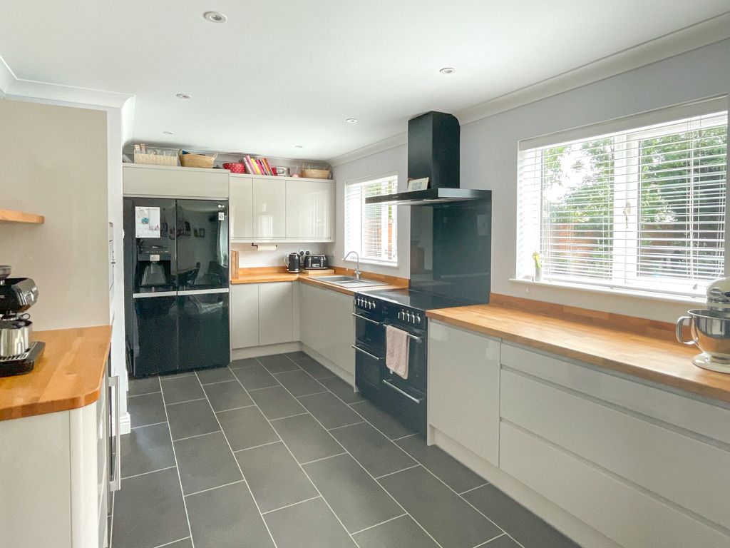 Property photo 2 of 21 3916993