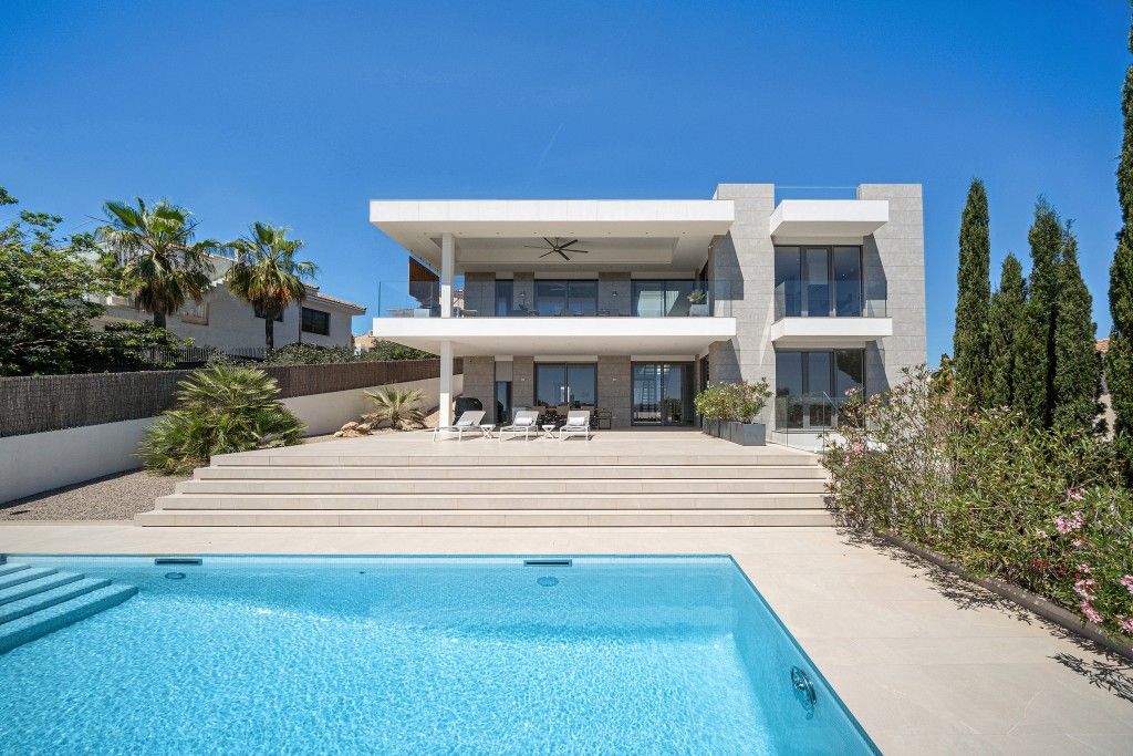 Property photo 1 of 20 Swimming Pool (1)